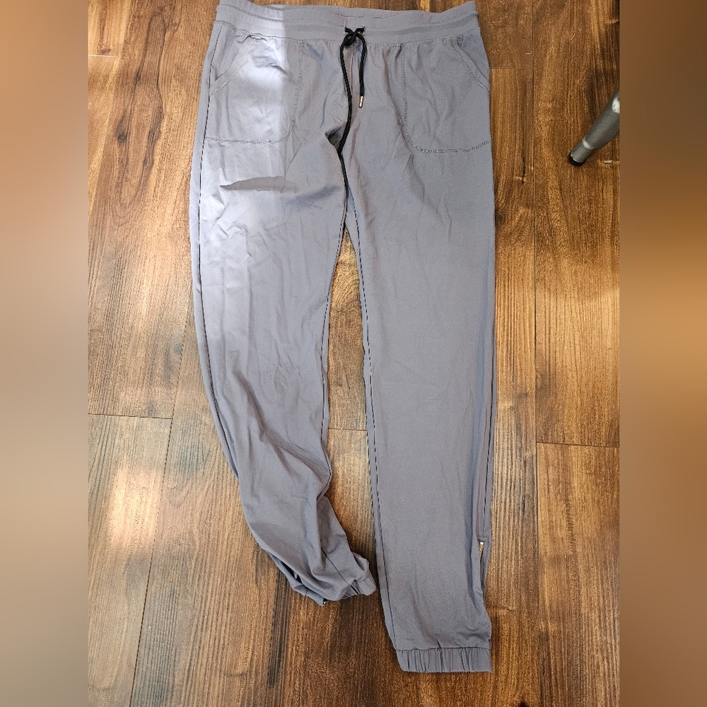 Zyia Gray Zipper Peak 31in